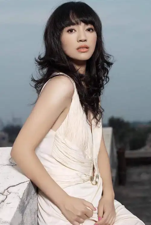 最美妖精罗海琼依旧大气优雅美丽动人