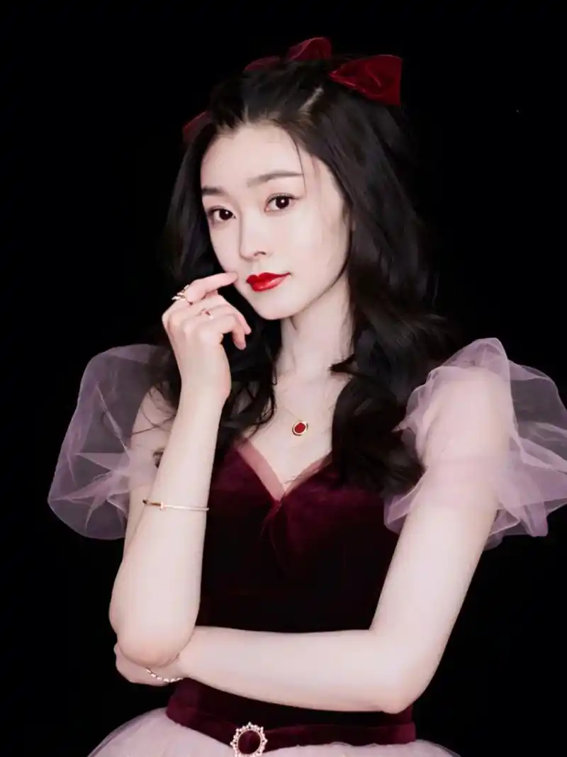 宋轶代言的事件持续发酵,buff叠满,她还手滑点赞了网友抵制她的评论.