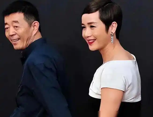 这一次,陷入了"包养门"事件的蒋雯丽,"底裤"都被要被扒光了|黄轩