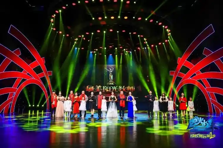 舞蹈人春晚大型颁奖盛典荣耀舞台完美圆梦