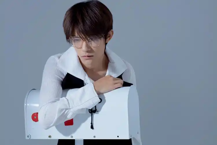 易烊千玺丨手机壁纸丨聊天背景丨iphonex壁纸