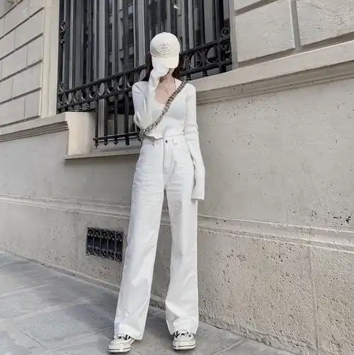 春天怎么穿白色裤子更好看搭配这三件上衣高级显气质