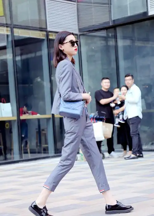 街拍:图3霸道总裁,图5火热辣妈,图6一看就是有钱人家的女儿!