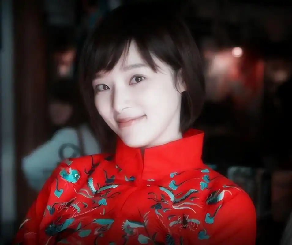 央视主持人胡蝶:与导演陆川闪婚,婚后生一儿一女,幸福美满