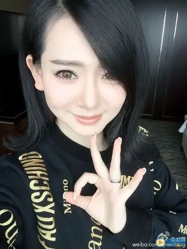 戚薇卖萌照 戚薇高清写真_戚薇高清剧照