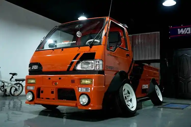 曾颖卓试驾爆改五菱轻卡,生产工具的精彩"退休生活"_太平洋号_太平洋