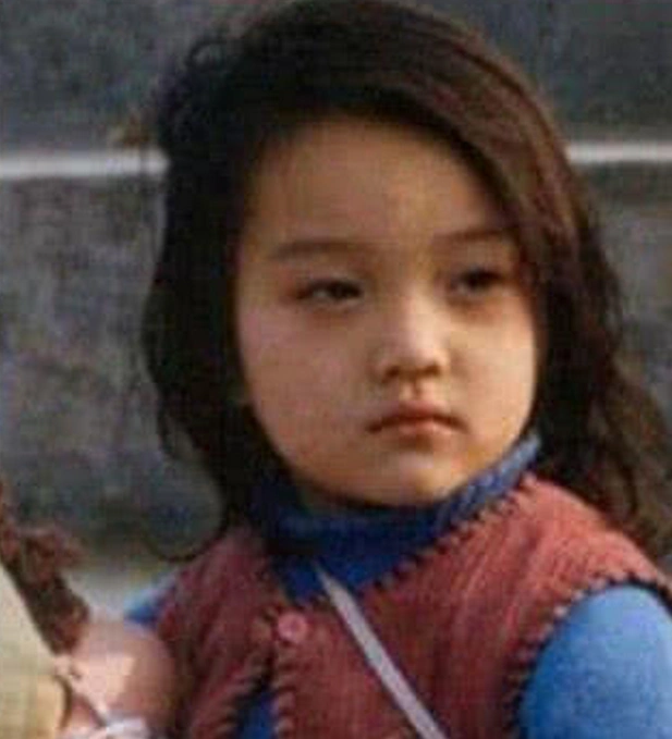 看小时候的李小璐,跟甜馨傻傻分不清楚,看来长大也会是个美女