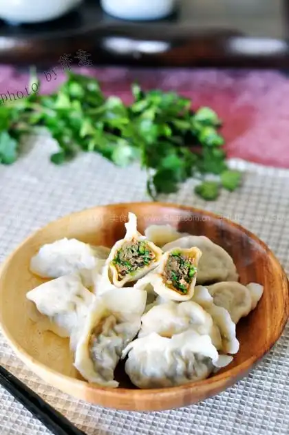 韭菜鲜肉水饺和腊八蒜的做法