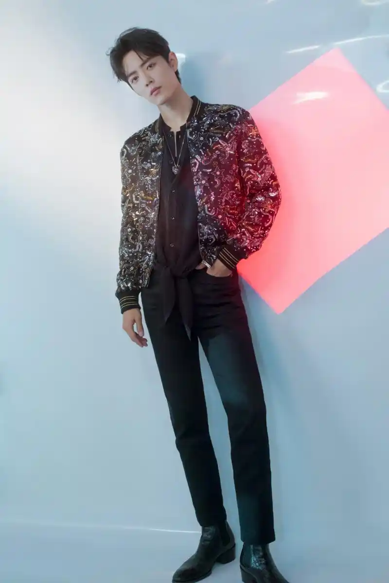 肖战啊,满屏都是大长腿#肖战