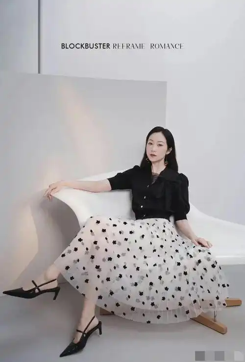 美女韩雪脚上的性感高跟鞋准确地踩在了男人的心坎上