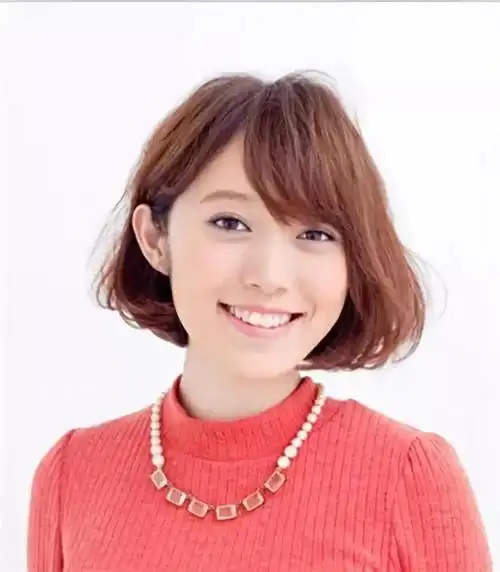 方脸短发波波头发型图片能让脸型更迷人