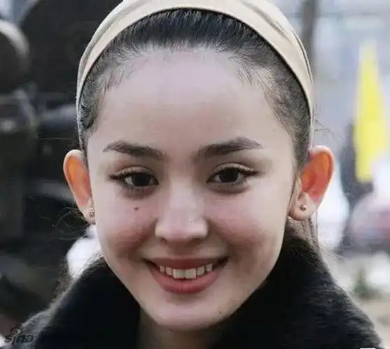 30位红女星素颜照吓死你! baby杨幂垫底!只论长相,古力娜扎很美.