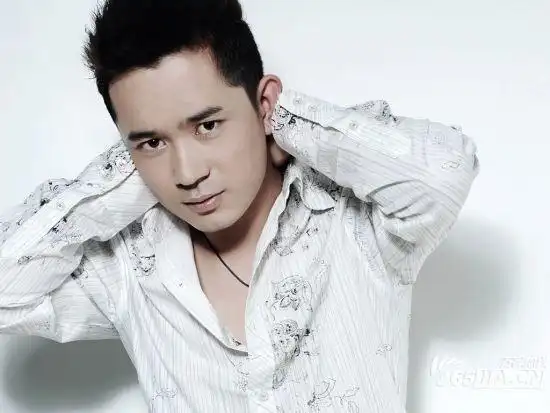 p>阿穆隆,1984年8月30日出生于内蒙古 a target="_blank" href="