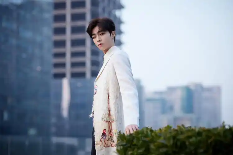 相关标签陈立农俊逸清新帅气写真上一图集:迪丽热巴清