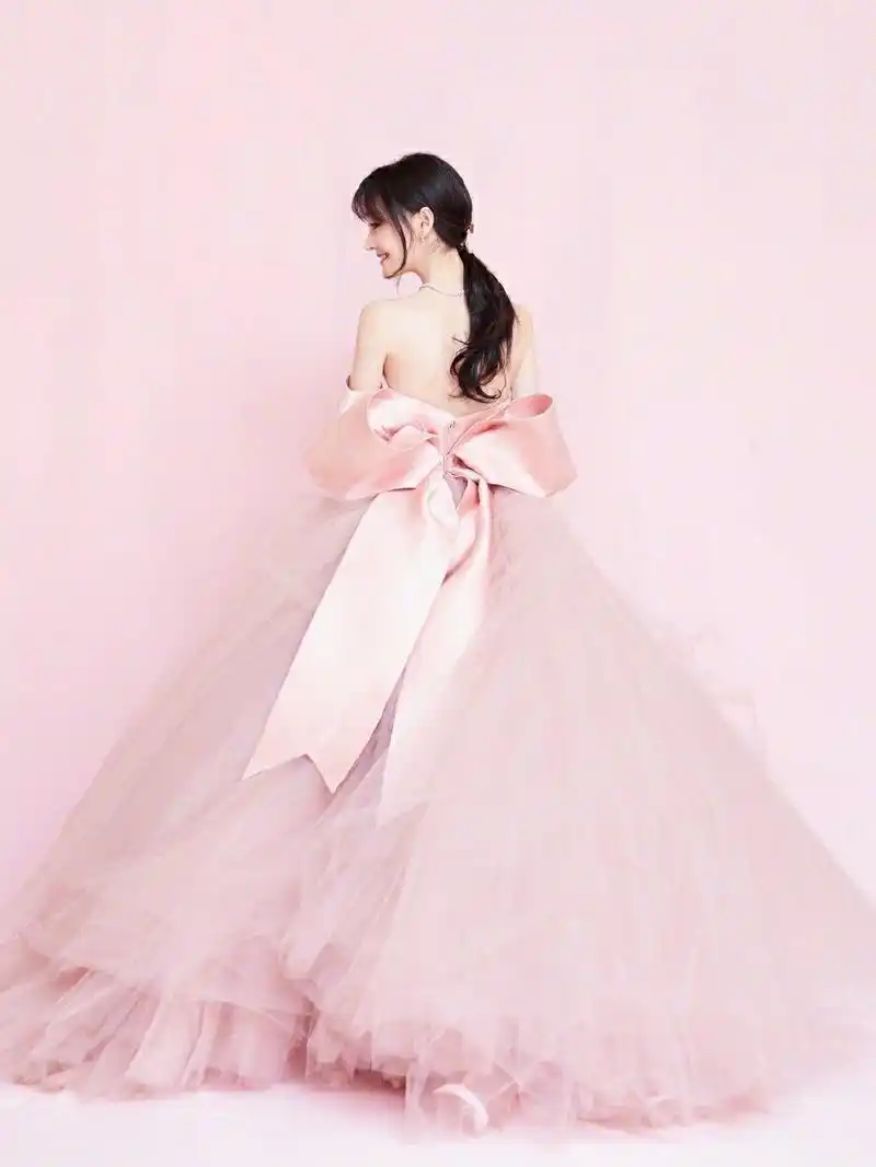 小仙女郑爽 粉色蝴蝶结纱裙造型 乖巧柔和