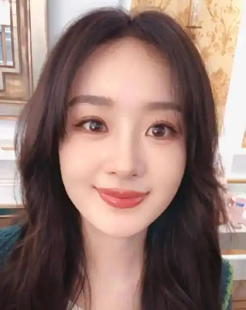 但和其他85花不同的是,产后复出之后的赵丽颖几乎没有任何差评,每一次