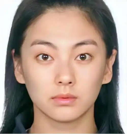 18位女星证件照曝光,没有对比就没有伤害,你觉得谁是天生美丽?