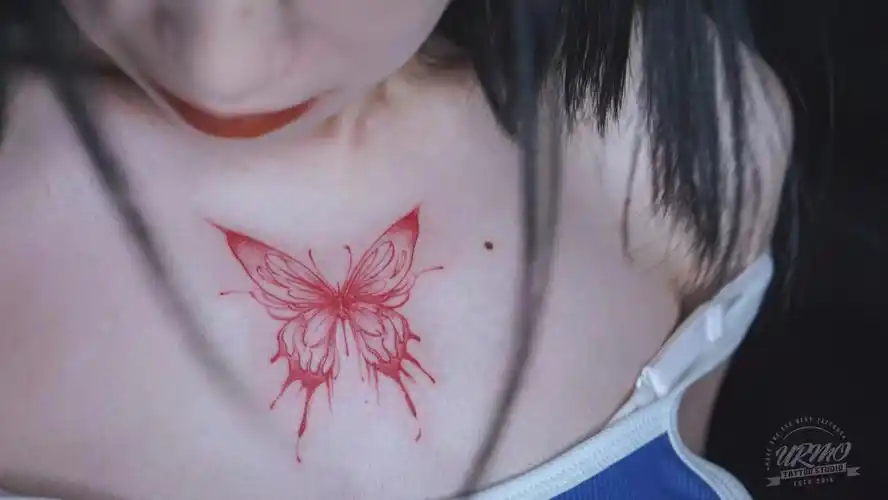 蝴蝶纹身  #女生纹身  #纹身  #tattoo  #前胸纹身  #小图纹身  #小