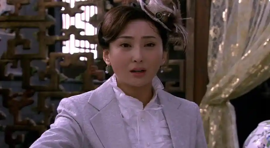 铁梨花:赵嫣然送给弟弟一瓶补药,鸳鸯看上去却自己想吃-影视综视频