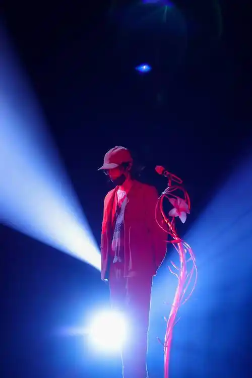 2021的最后一天和华晨宇在湖南卫视跨年节目公布两首都是新歌