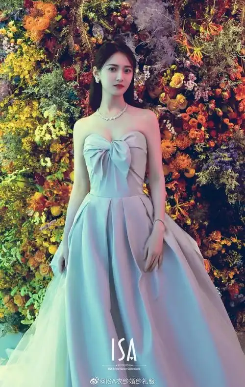 礼服:@isa衣纱婚纱礼服代理品牌#shernycouture#陈钰琪超话