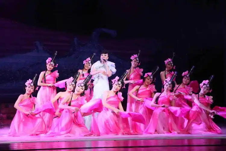 大型歌舞晚会天边的祝福