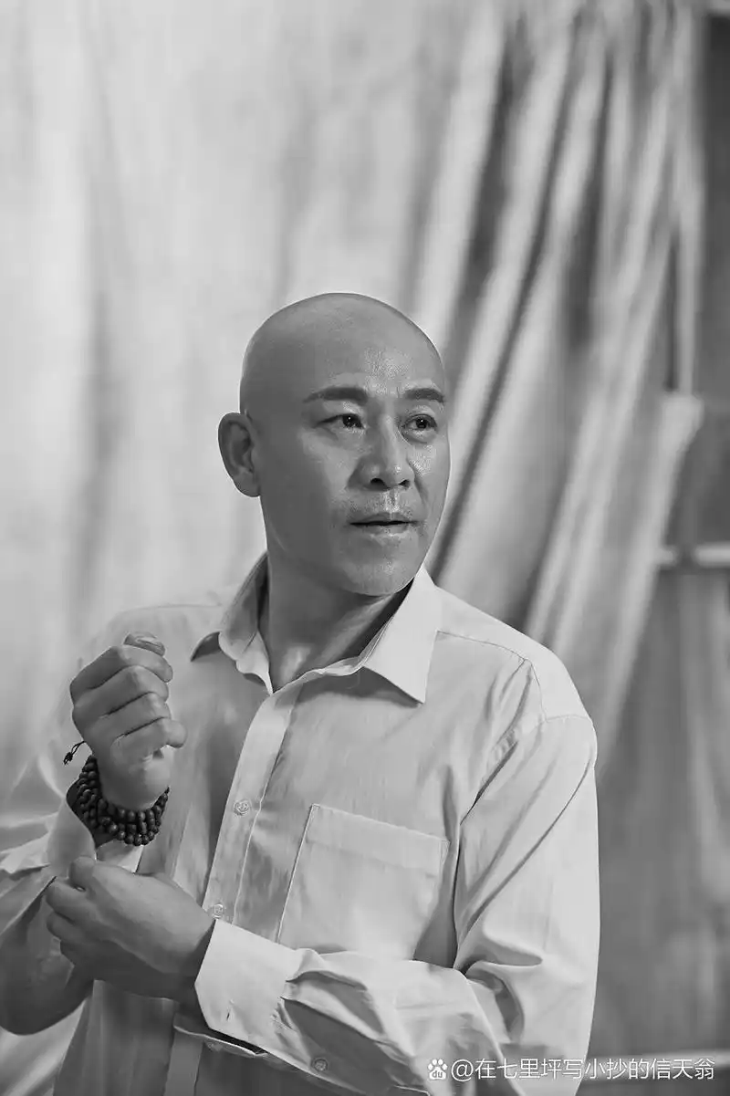 师小红黑白风格写真