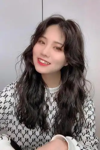 「美发图鉴」2021年最新女生烫发发型,减龄显气质的最佳选择!