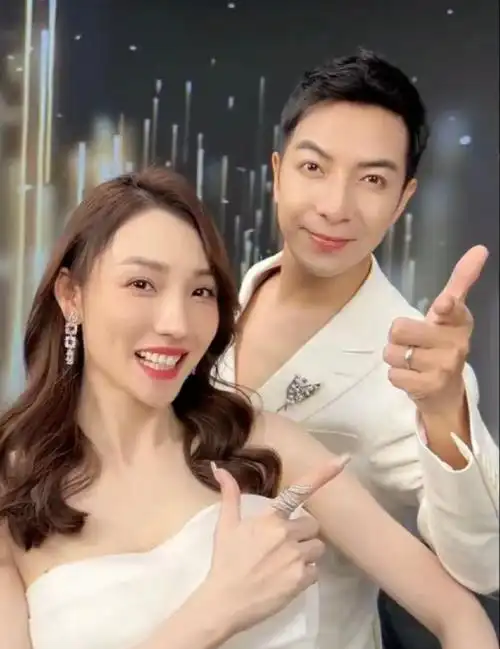 广东夫妇粤语版漫步人生路##漫步人生路太有年代记忆了