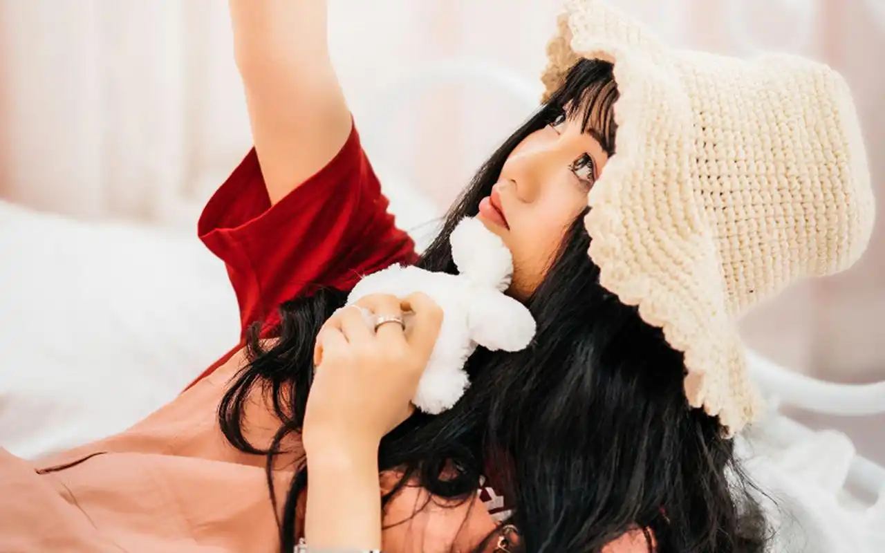 首页 桌面壁纸 美女壁纸 日系美少女文艺居家写真图片高清壁纸