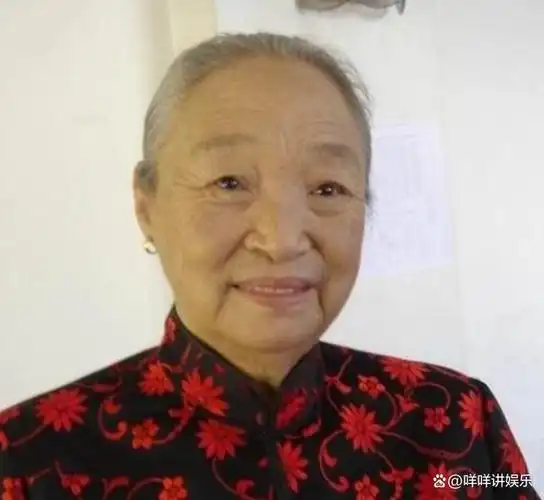 她是国家一级演员因病去世众人含泪送别23岁孙子更是国人骄傲