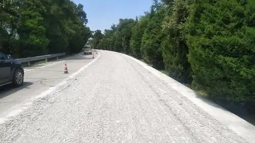 对水泥混凝土路面共振碎石化技术考察