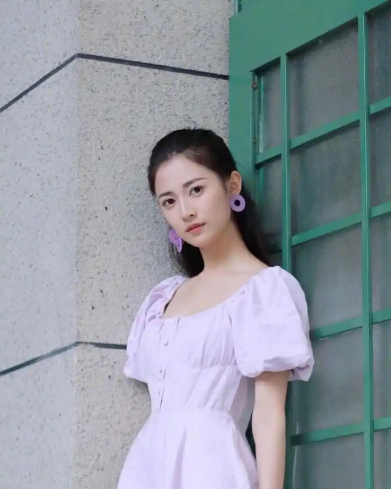 陈钰琪紫色长裙优雅写真图片