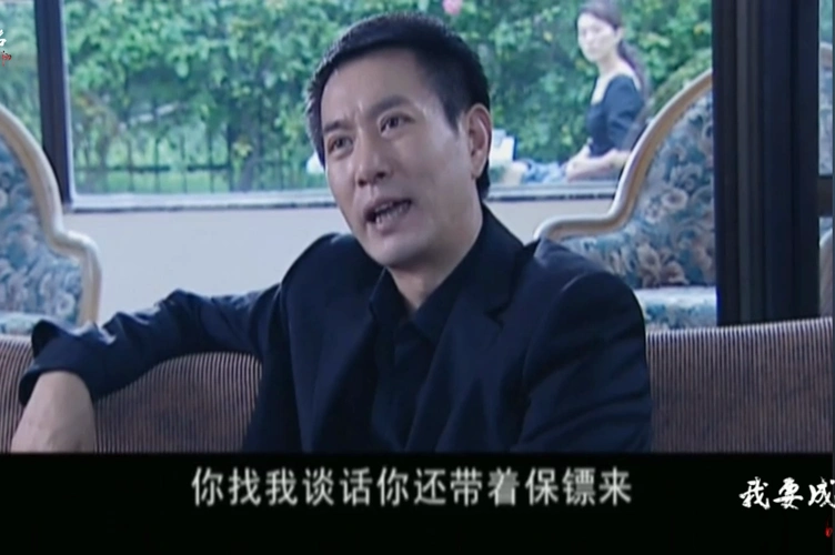 兆辉煌怒骂掌掴农民伯伯:你他妈的找我谈话还带着保镖来?