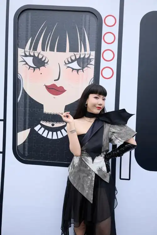 吴莫愁地铁经典海报再现##吴莫愁发糖