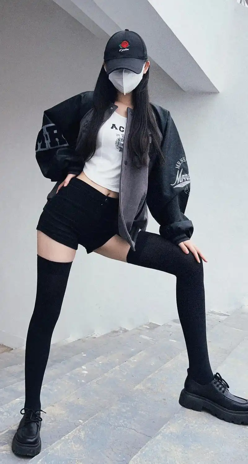 过膝袜2.0#做个酷girl #185大帅哥 #正常穿搭无不 - 抖音