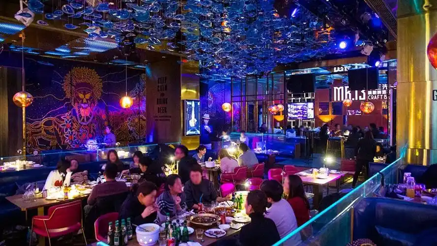 "沸腾鱼","馋嘴蛙".福州"坠坠坠"好吃的川菜竟藏在这家精酿酒吧!