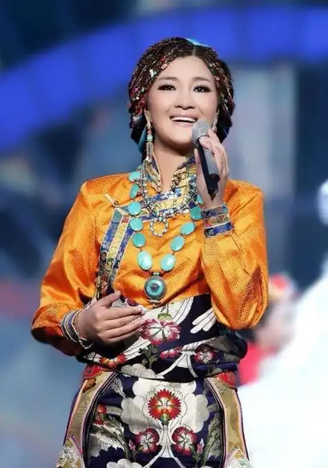 降央卓玛,这个名字或许在你的记忆中并不显眼,但她的故事却承载着坚韧