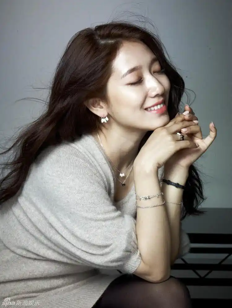 朴信惠拍写真 魅力微笑优雅可爱