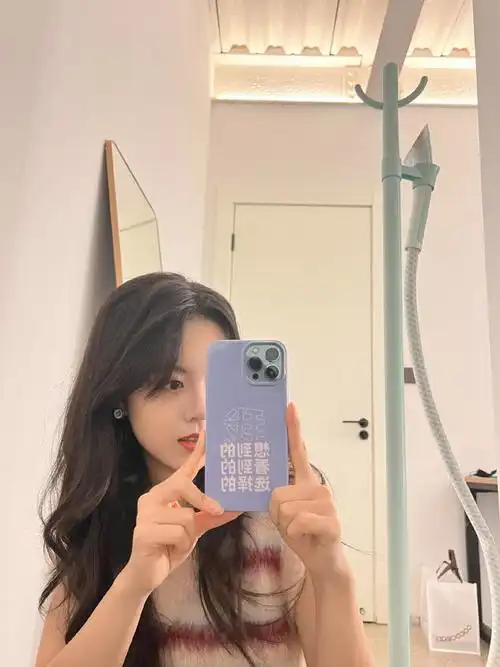 赵今麦集齐了9个罗琦琦的手机壳