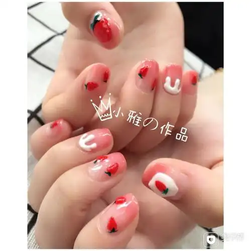 可爱手绘红色粉色裸色小草莓美甲图片
