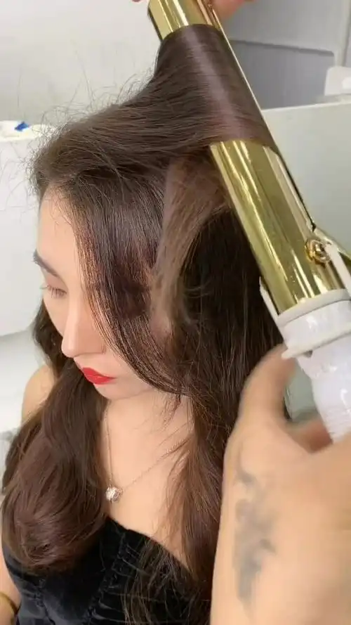 今天给你们看一款特别御姐的发型,简直是爱了