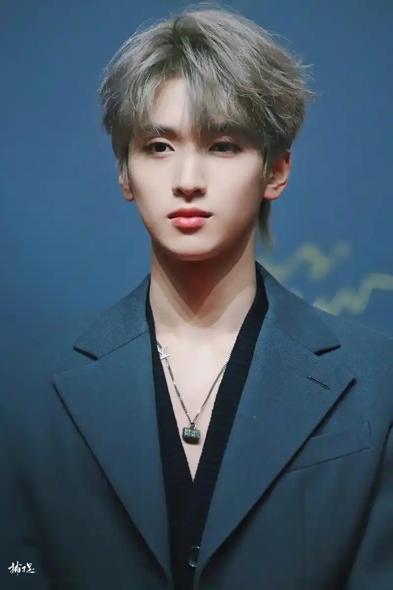 严浩翔 #西装杀 #霸总氛围感 我很喜欢这次抖音推荐的话题 - 抖音