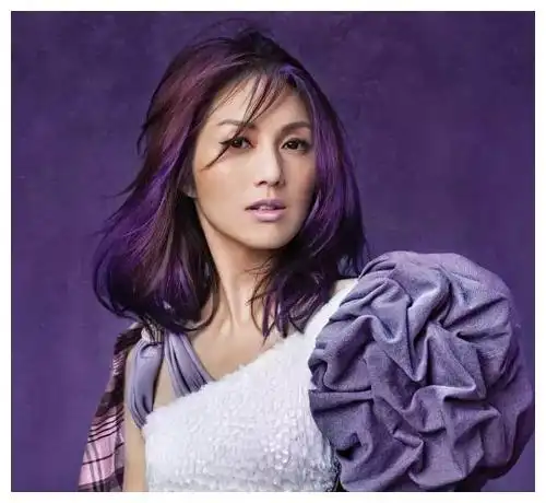 杨千嬅饰演的"春娇"也得到很多观众的共鸣,她本人的感情也比较坎坷