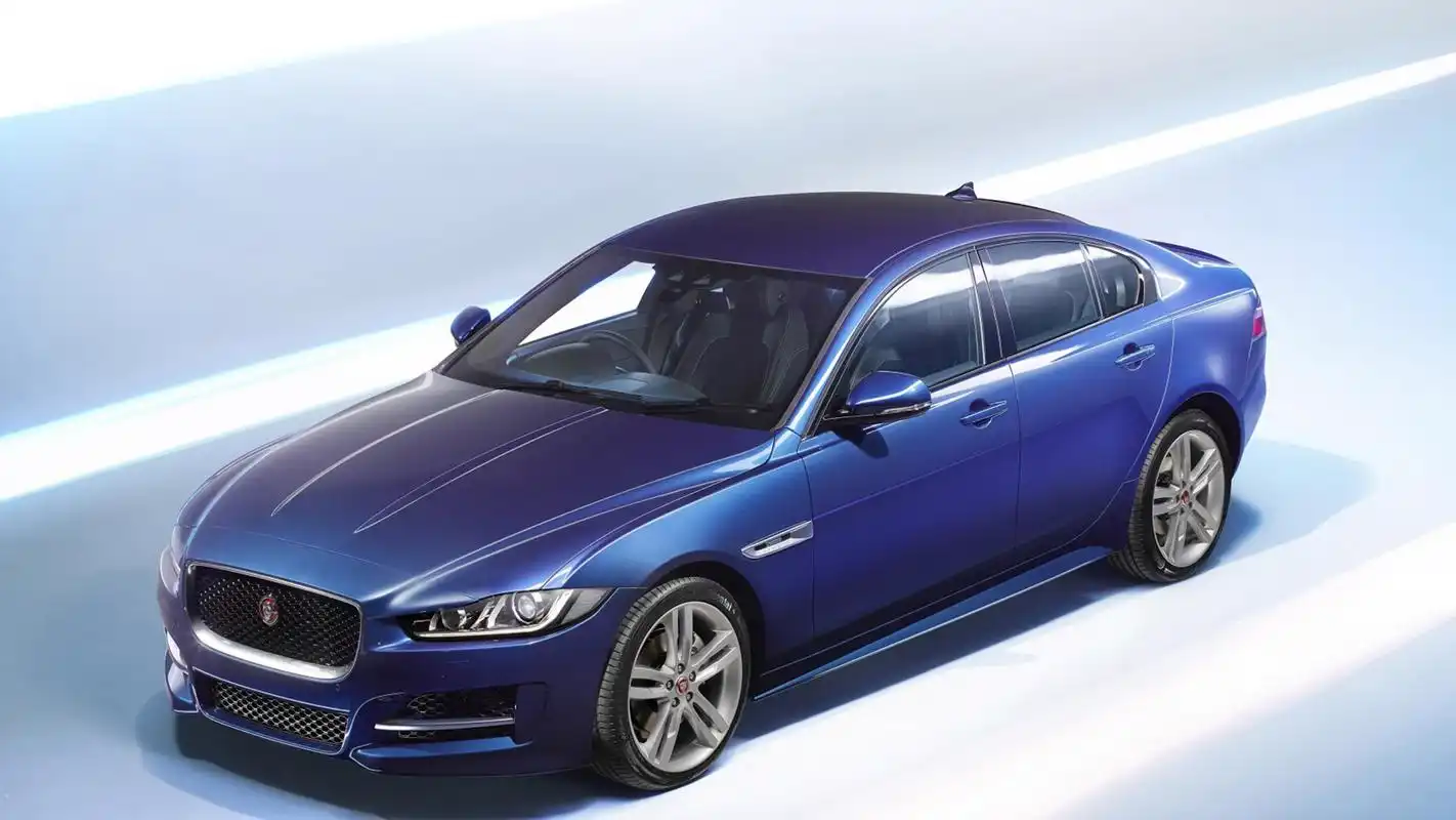 高端时尚汽车捷豹xe高清桌面壁纸,高端大气上档次的一款车,喜欢的抓紧