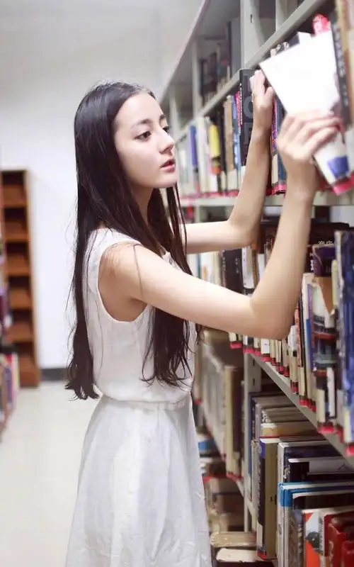 迪丽热巴校园清纯文艺高清手机壁纸