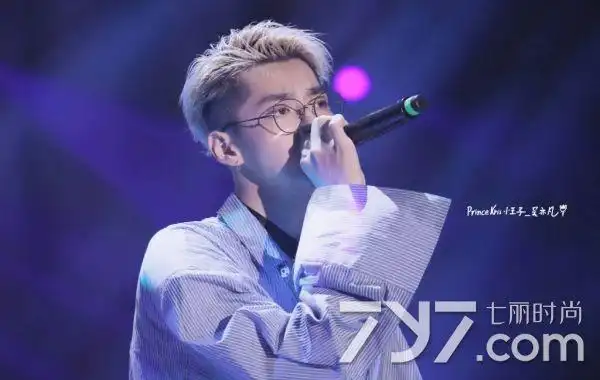 首页 吴亦凡生日会又帅一脸,蓝色条纹衬衫来自junwei irene lin,喇叭