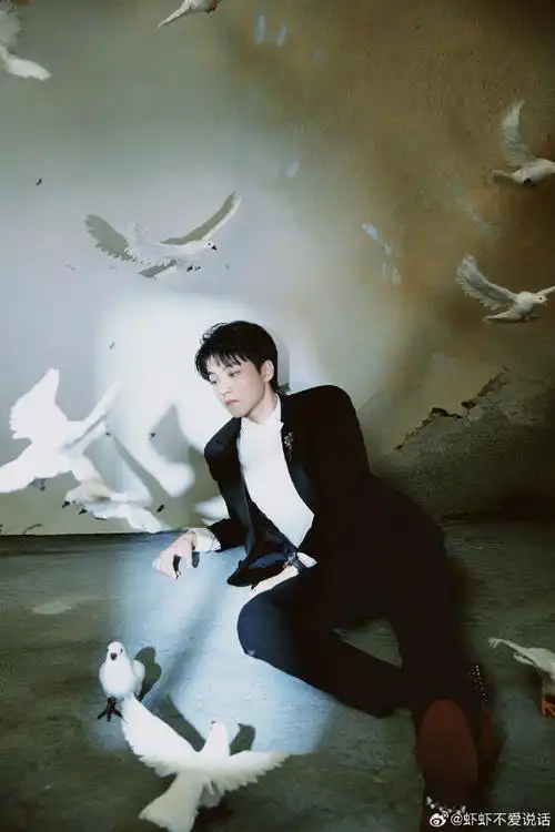 怎么这么凑巧我四月拍的照片!#王俊凯##王俊凯野孩子#@tfboys-王俊凯