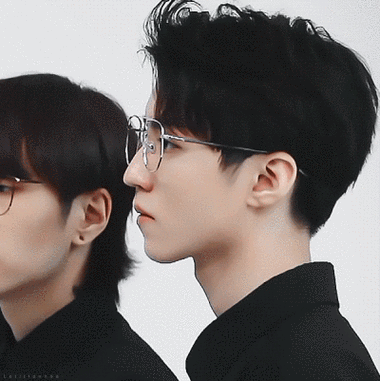 王俊凯】表…图片评论1条王俊凯 笑 gif动图19屠小葵发布到【 tfboys