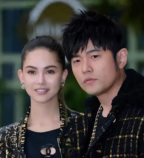 同为中生代实力男歌手,为何周杰伦倒嗓严重,林俊杰却越来越能唱